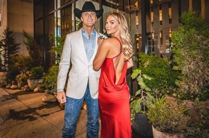 Benny Johnson Biography, Age, Height, Wife, Net Worth, Family