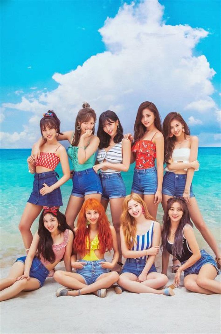 Twice – Dance The Night Away